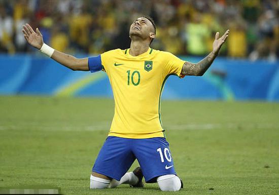 汉克·阿伦在对阵道奇队时完成 715 轰，两名白人球迷冲入场内拥抱他，成为经典一幕