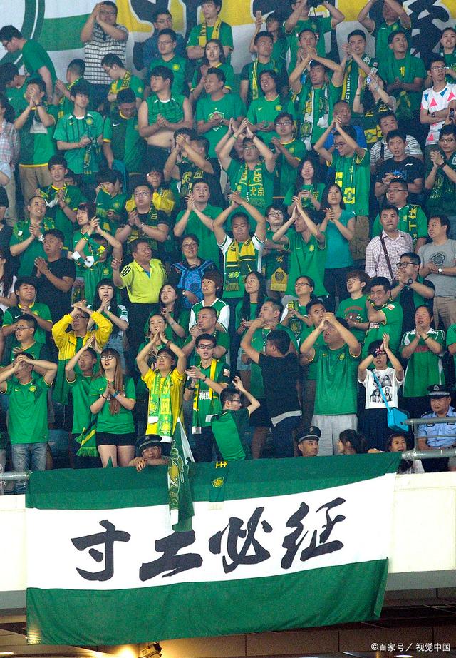 海港冬训刘若钒与蒋光太组队打乒乓球 主帅一旁观战