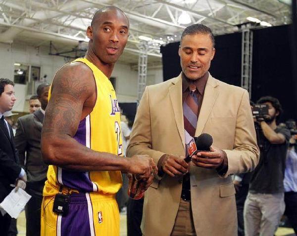 曼联客场4-1胜狼队，B费2射1传，取得3轮不败，积分追平切尔西，排名升至第六。