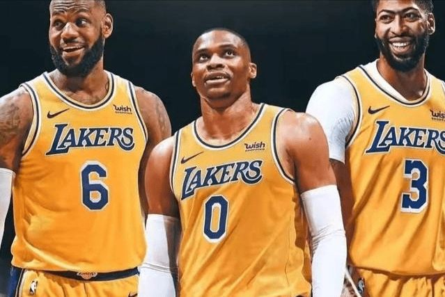 雄鹿105-101湖人 字母哥21分东契奇6犯离场