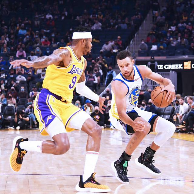 水里的：尖叫 岸上的：看起来好好玩