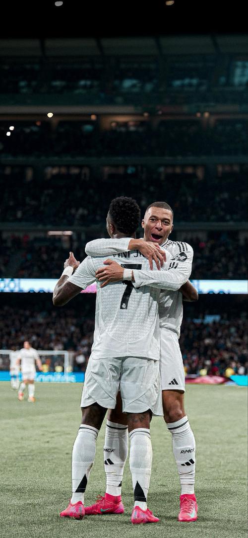 美职联旧将：C罗应该像梅西伊布一样来美职联，小贝能搞定这件事